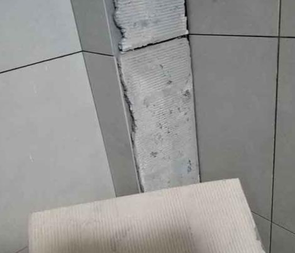 晋州瓷砖空鼓维修公司分享下厨房瓷砖脱落的补救措施。
